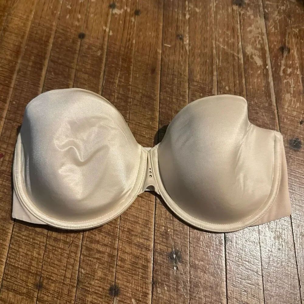 Victoria’s Secret nude Biofit multi-way strapless 32DD bra